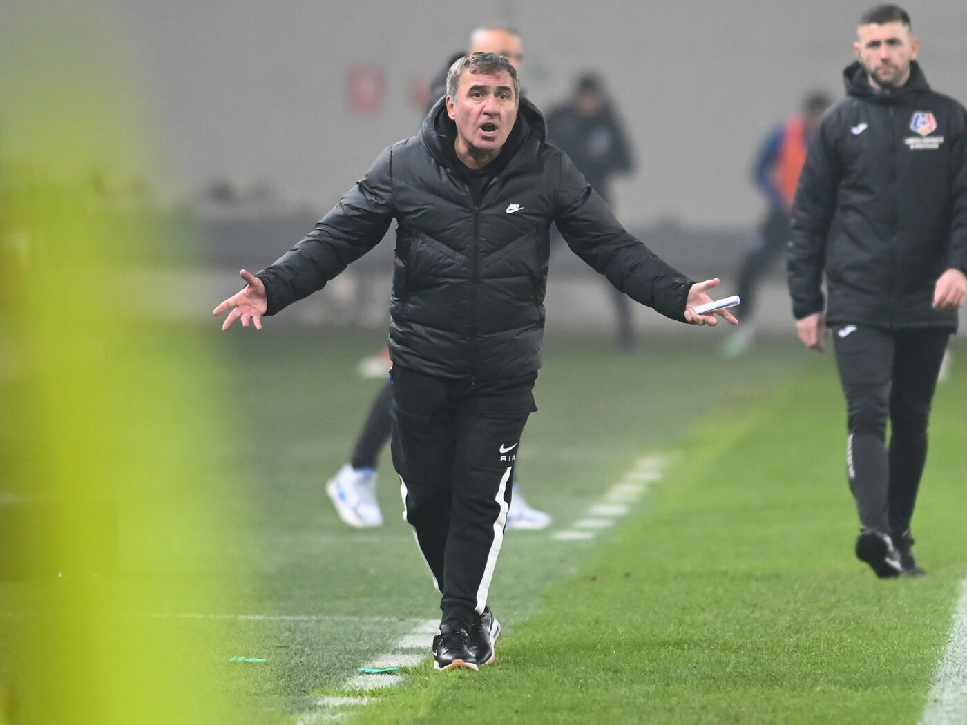 Gică Hagi, gest de furie împotriva fotbaliștilor de la Farul în meciul cu Sepsi! Camerele TV au filmat scena în care „Regele” țipă nervos la vedetele campioanei României