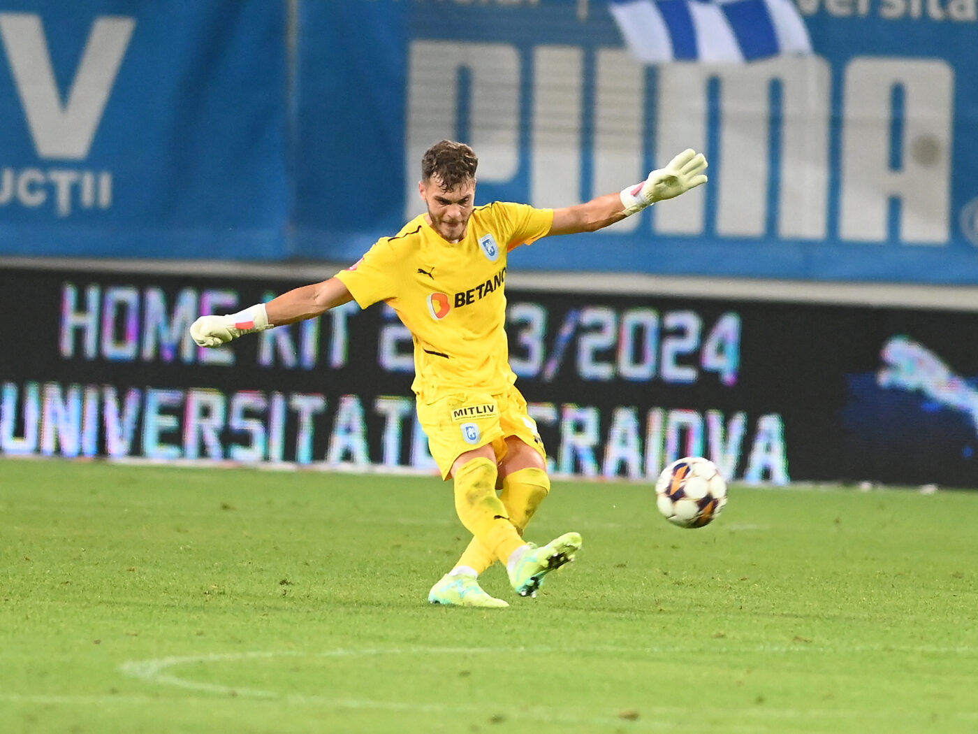 Cum a reușit Laurențiu Popescu să își „îngroape” echipa în Universitatea Craiova – Poli Iași 2-2. I-a băgat în meci pe ieșeni printr-o gafă colosală de portar