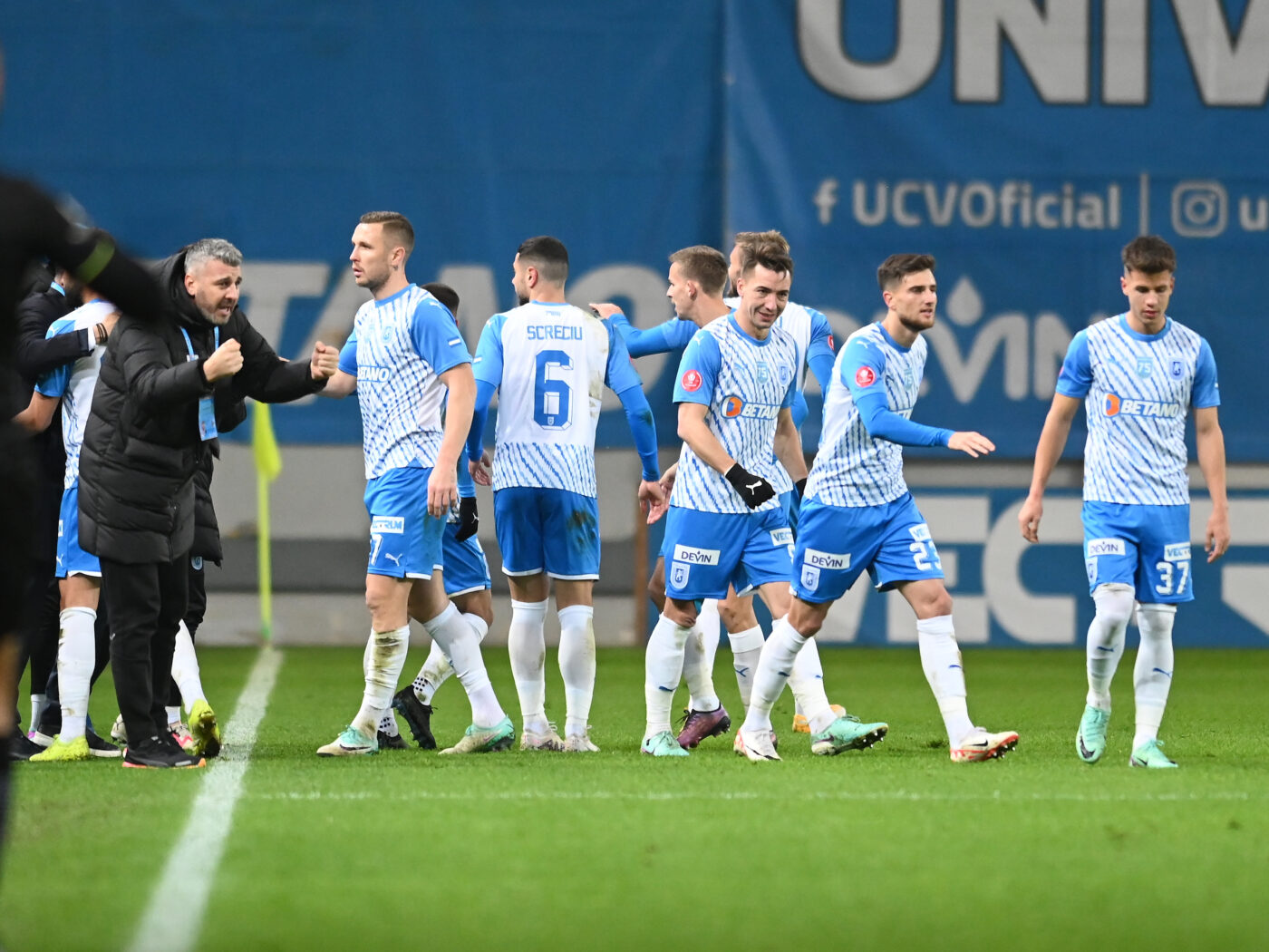 Dezastru pentru Universitatea Craiova. A avut 2-0, apoi a urmat un coșmar: ce s-a întâmplat în minutul 90+1! VAR a avut nevoie de 6 minute pentru a lua decizia dură