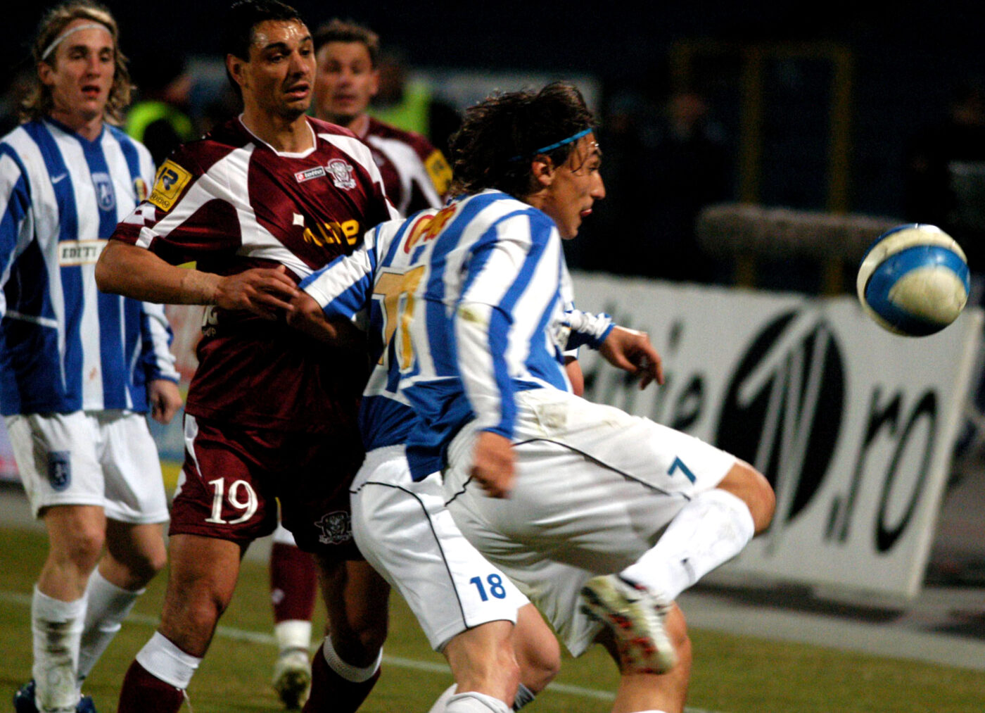 Cum i-a spart fața Ionel Ganea unui fotbalist de la Universitatea Craiova, în vestiar: „I-a dat un picior direct în gură, knockout!”. Scandalul a plecat de la bani și Ganezu’ a fost la un pas să-l rupă cu bătaia și pe Eugen Trică