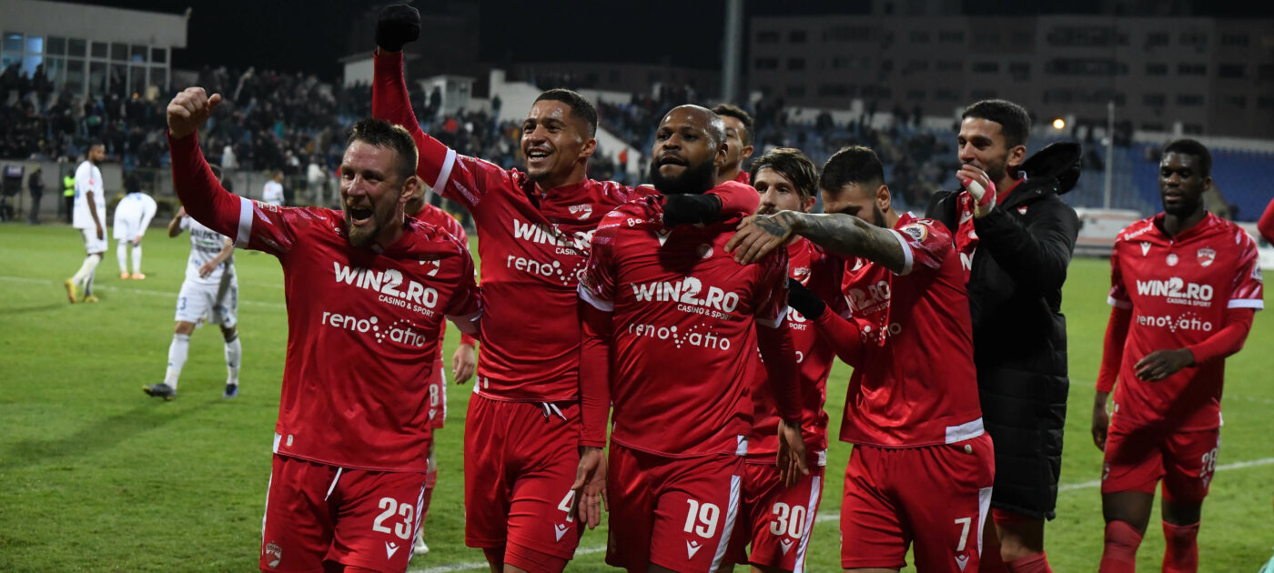 Dinamoviștii joacă pe o primă importantă la meciul cu FC U Craiova. Dănciulescu, episod fabulos din sezonul ultimului titlu câștigat de „câini”. Elevii lui Rednic au forțat în disperarea de a încasa prima acționarilor și s-au ales cu… prima înfrângere! VIDEO EXCLUSIV