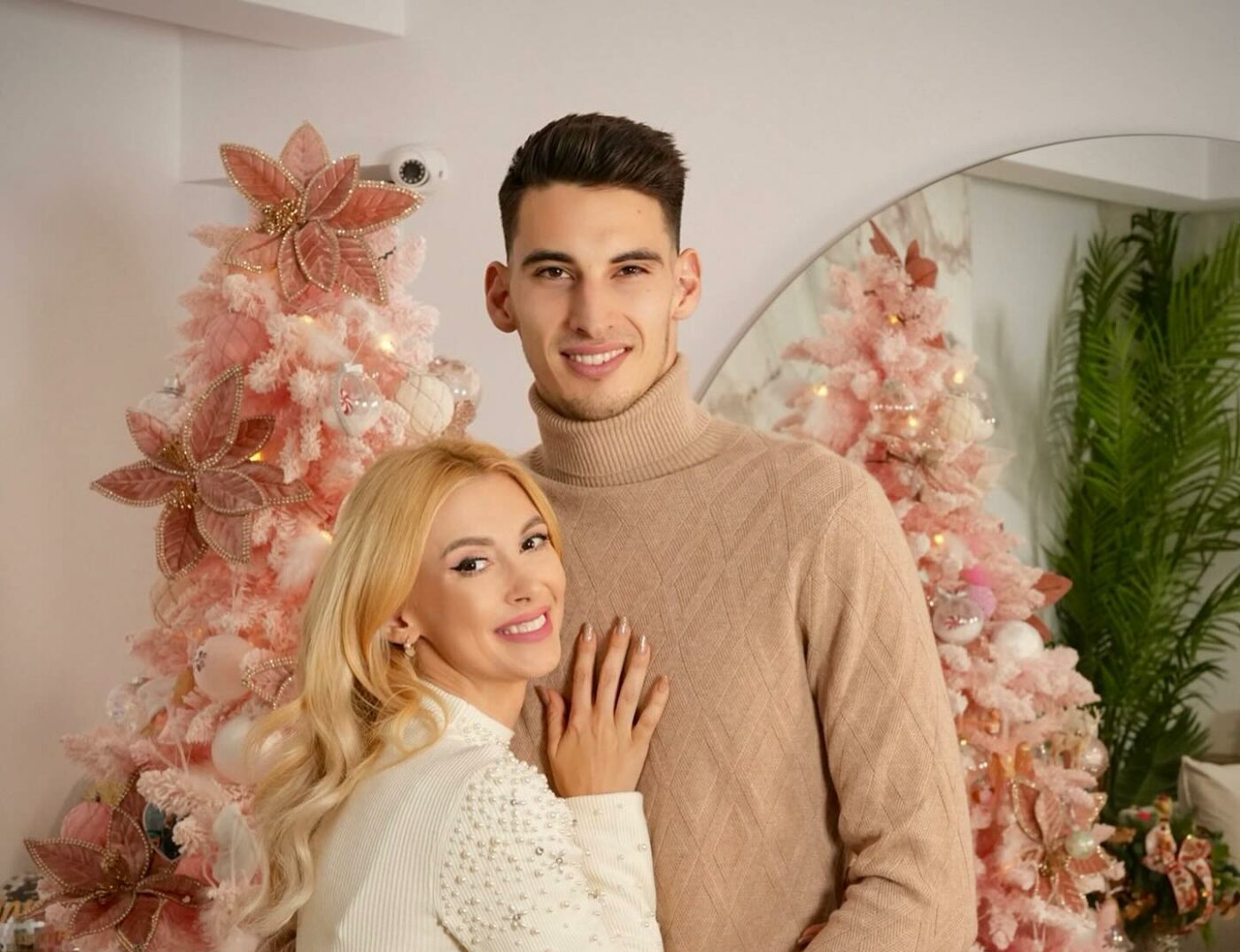 Andreea Bălan e criticată pentru cum se îmbracă alături de Victor Cornea! Cum s-a afişat în vacanța din Australia