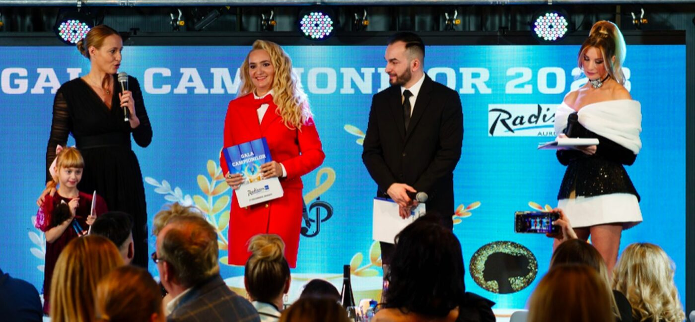 Alături de fetița ei, Camelia Potec a fost premiată pentru organizarea Campionatului European de înot pentru seniori, la Gala Campionilor 2023!