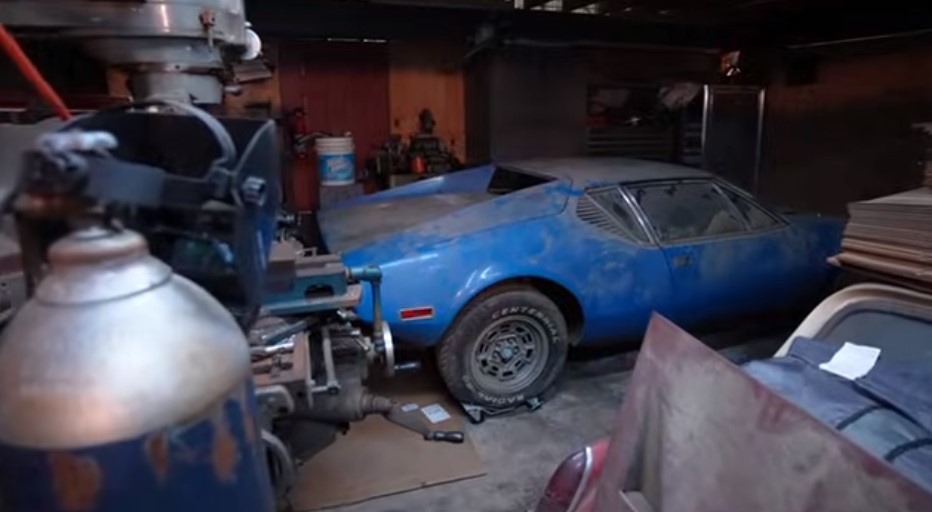 O mașină sport, rivală cu Ferrari și Lamborghini, a fost abandonată 45 de ani într-un garaj! A fost lăsată moștenire și uitată: cum arată acum „bestia” prăfuită, un bolid extrem de rar. GALERIE FOTO