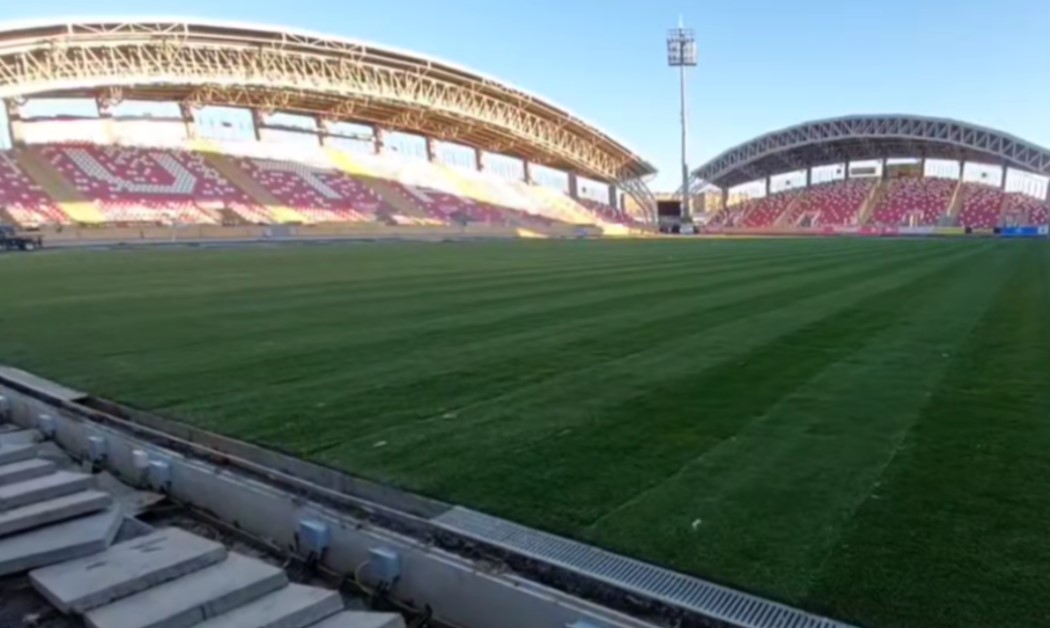 Stadionul Aradului are un gazon nou, dar UTA încheie anul în „exil”! Ce lucrări mai sunt de finalizat