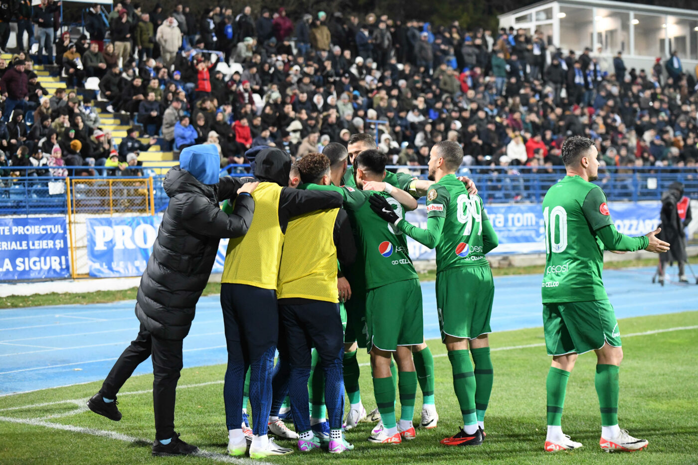 Poli Iași – Farul 2-3, în etapa a 18-a din Superliga. Echipa lui Hagi a tremurat până la ultima fază, deși a condus cu 3-0 la pauză. Campioana s-a apropiat din nou de zona play-off