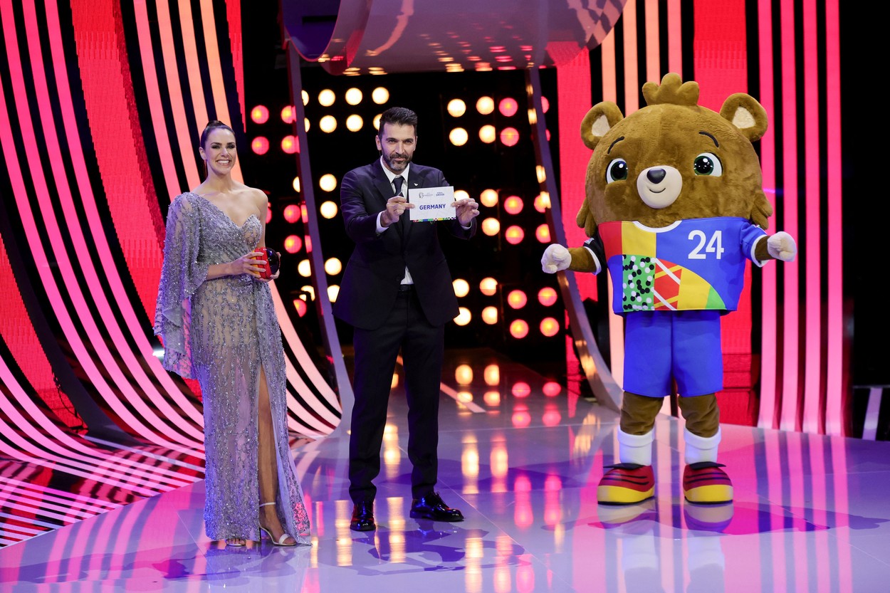 Cine e femeia care a făcut senzație în timpul tragerii la sorți pentru EURO 2024! GALERIE FOTO