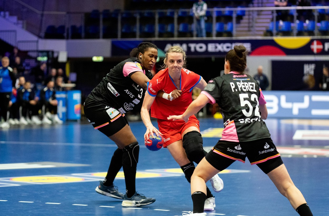 Dezastru pentru vicecampioana mondială din 2019 la actualul Campionat Mondial de handbal feminin