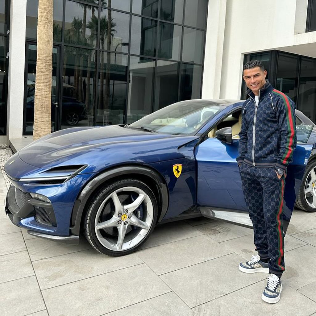 Cristiano Ronaldo l-a copiat pe Zlatan Ibrahimovic și și-a luat o mașină Ferrari Purosangue de 500.000 de euro! Cum arată bolidul starului portughez