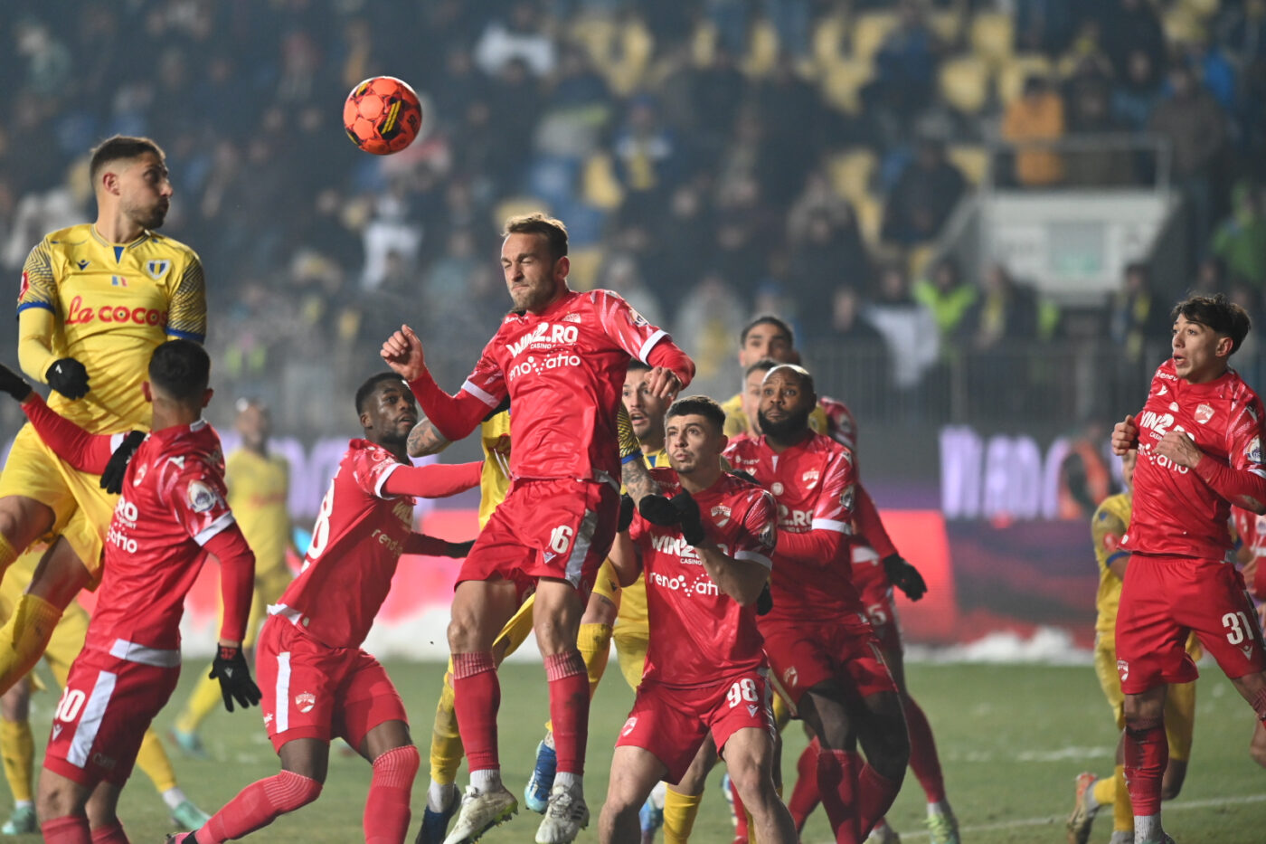 Fotbaliştii lui Dinamo par din altă lume, deşi înfrângerea cu Petrolul îi aduce tot mai aproape de retrogradare! „Nu avem timp să ne lingem rănile”