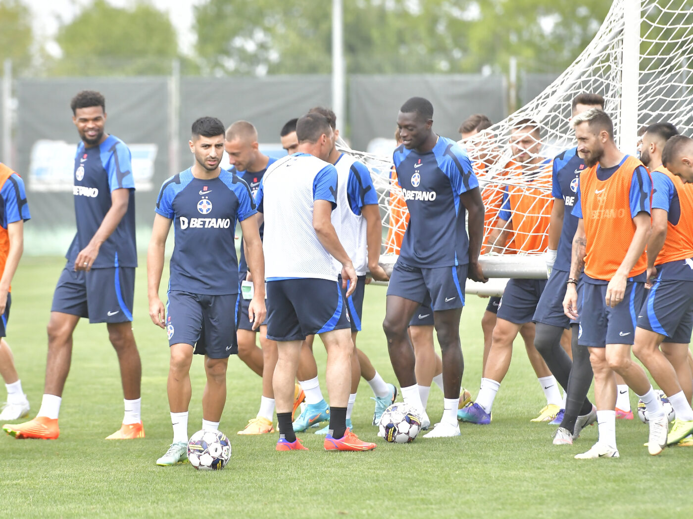 Fotbalistul care a jucat la FCSB un minut, a avut o atingere de balon și o aruncare de la margine se retrage și își încearcă norocul în televiziune!