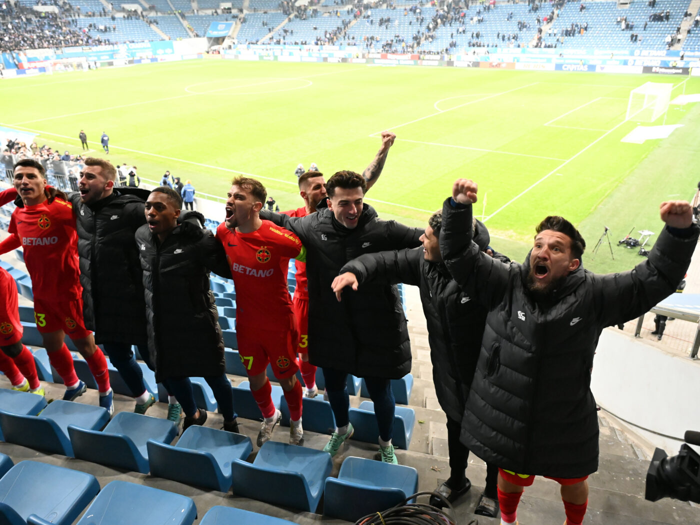 Alex Băluță le dă peste nas fanilor olteni care l-au înjurat în timpul partidei Universitatea Craiova – FCSB 0-3! Ce mesaj are pentru ultrașii din Bănie