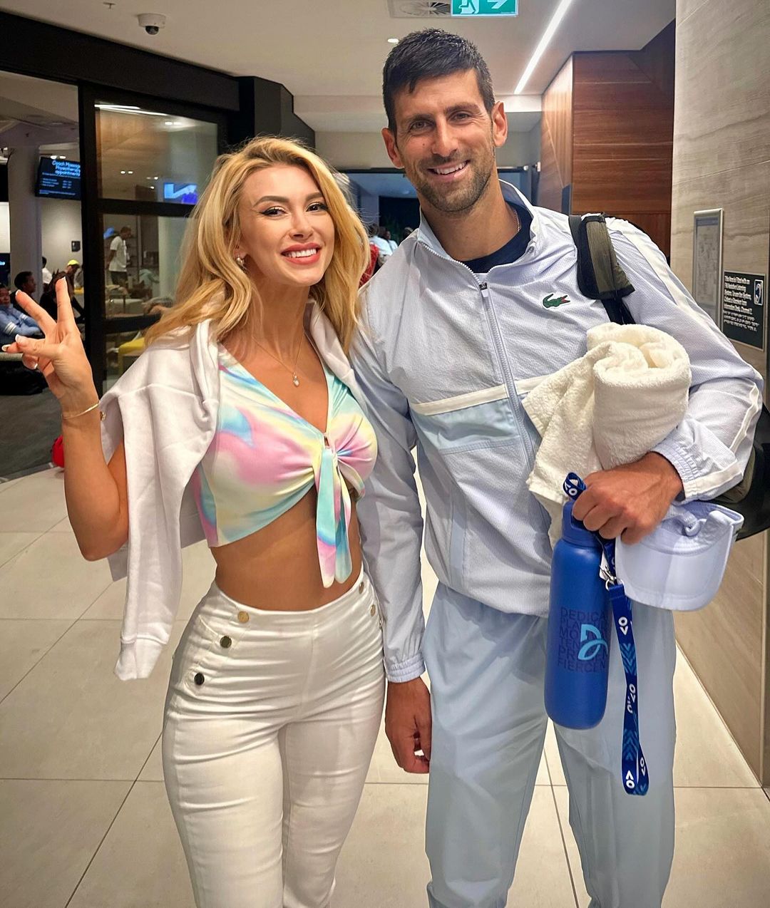 „Singurul și unicul”. Andreea Bălan, în extaz în culisele de la Australian Open, după ce s-a fotografiat cu Novak Djokovic. FOTO
