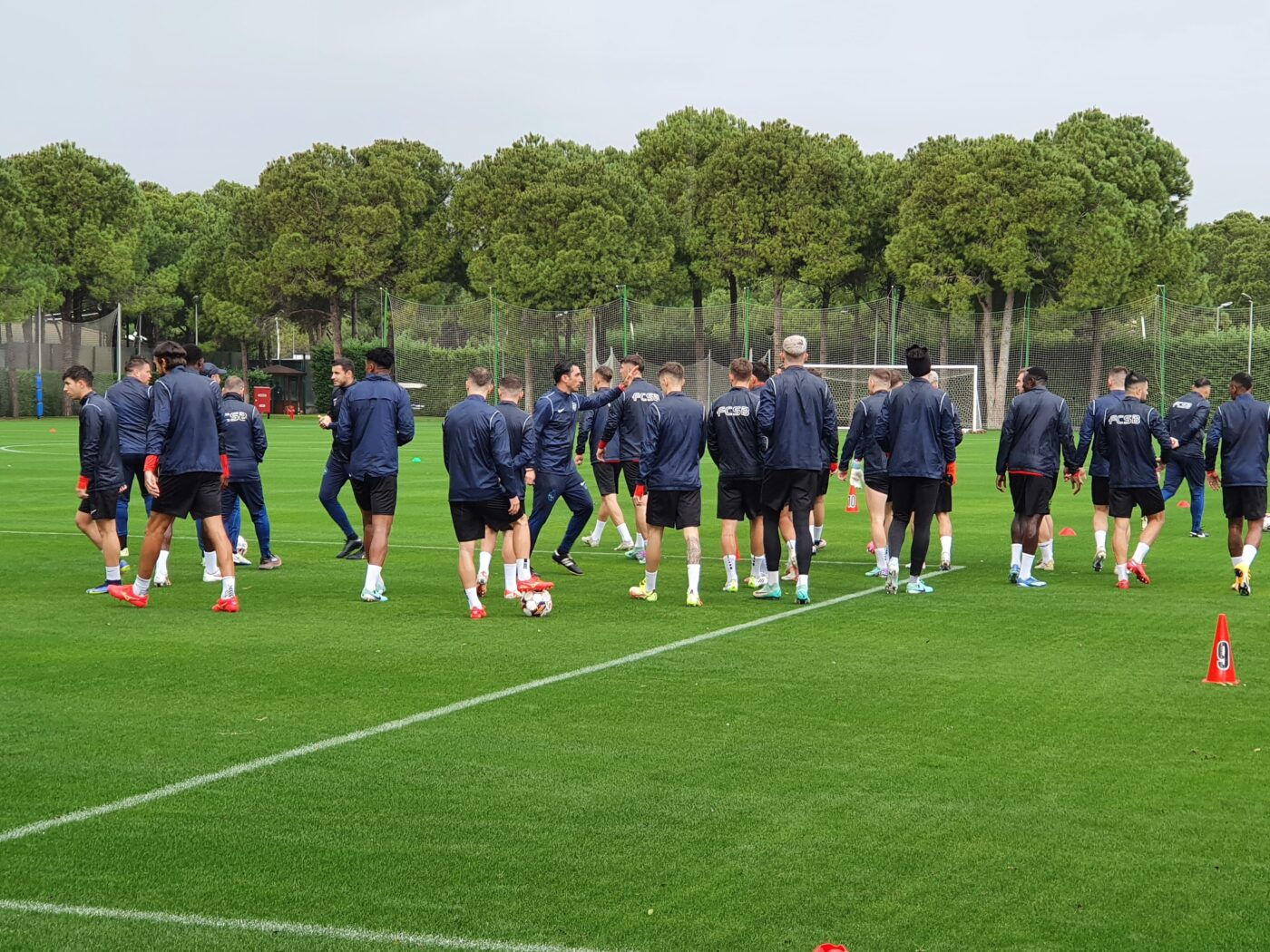 Campionul flotărilor din Superliga vine de la FCSB! Dialogul fabulos care a fost surprins la antrenamentul roș-albaștrilor și ce a putut să urmeze: „Atâtea am făcut”. SPECIAL