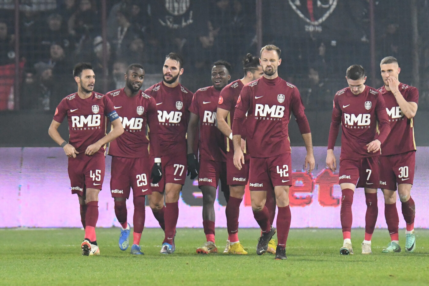 CFR Cluj a luat o hotărâre care schimbă totul în ierarhia salarială din vestiar! Fairplay-ul financiar e o problemă, dar Nelu Varga a stabilit deja lista celor care vor „zbura” în clasamentul banilor