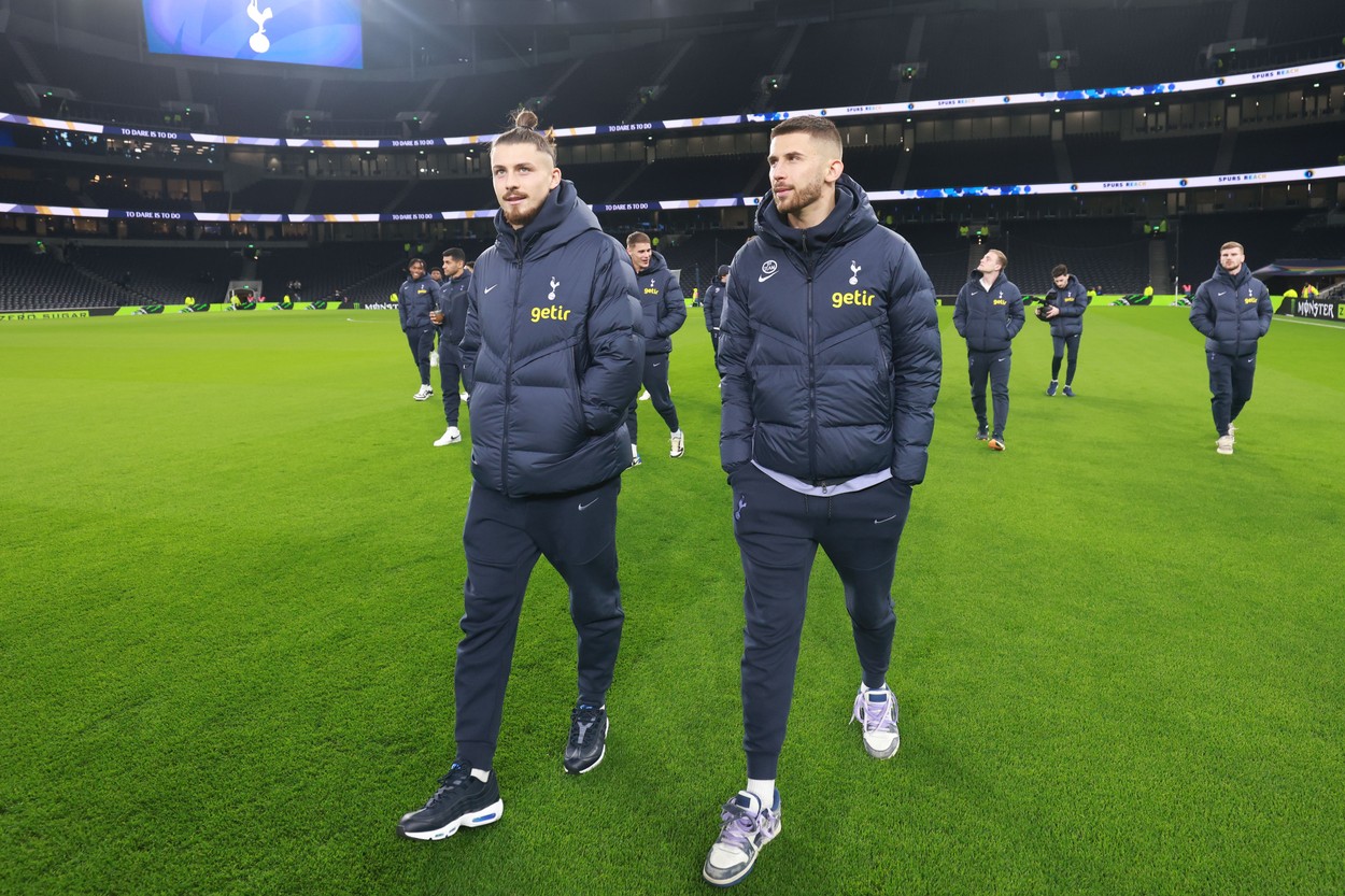 Ce s-a întâmplat cu Radu Drăgușin în meciul Tottenham – Brentford 3-2, din Premier League