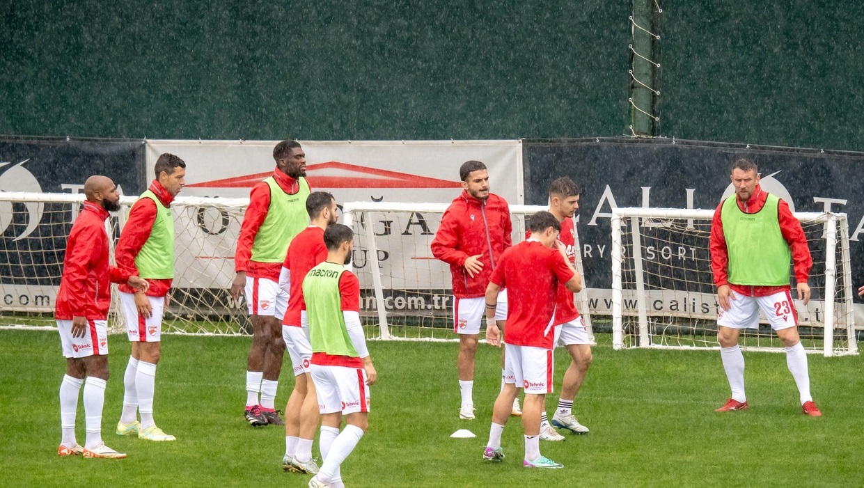 Ce veste pentru fanii lui Dinamo înaintea reluării Superligii! Zeljko Kopic a găsit în Antalya adevăratul lider de care avea atâta nevoie. Cine este, de fapt, „antrenorul din teren” al „câinilor”. SPECIAL