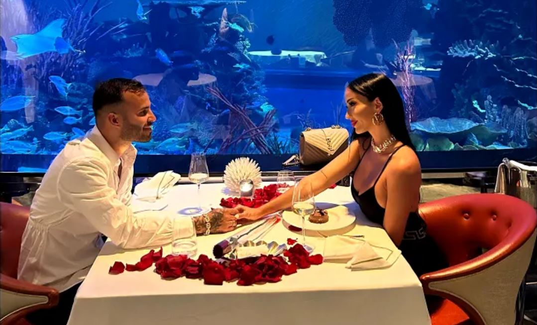 Cel care ar trebui să fie noul superstar de la Dinamo a fost dat afară de PSG după un scandal sexual de amploare! Fotbalistul și-a înșelat partenera, prezentatoare TV, cu prietena acesteia, un manechin celebru