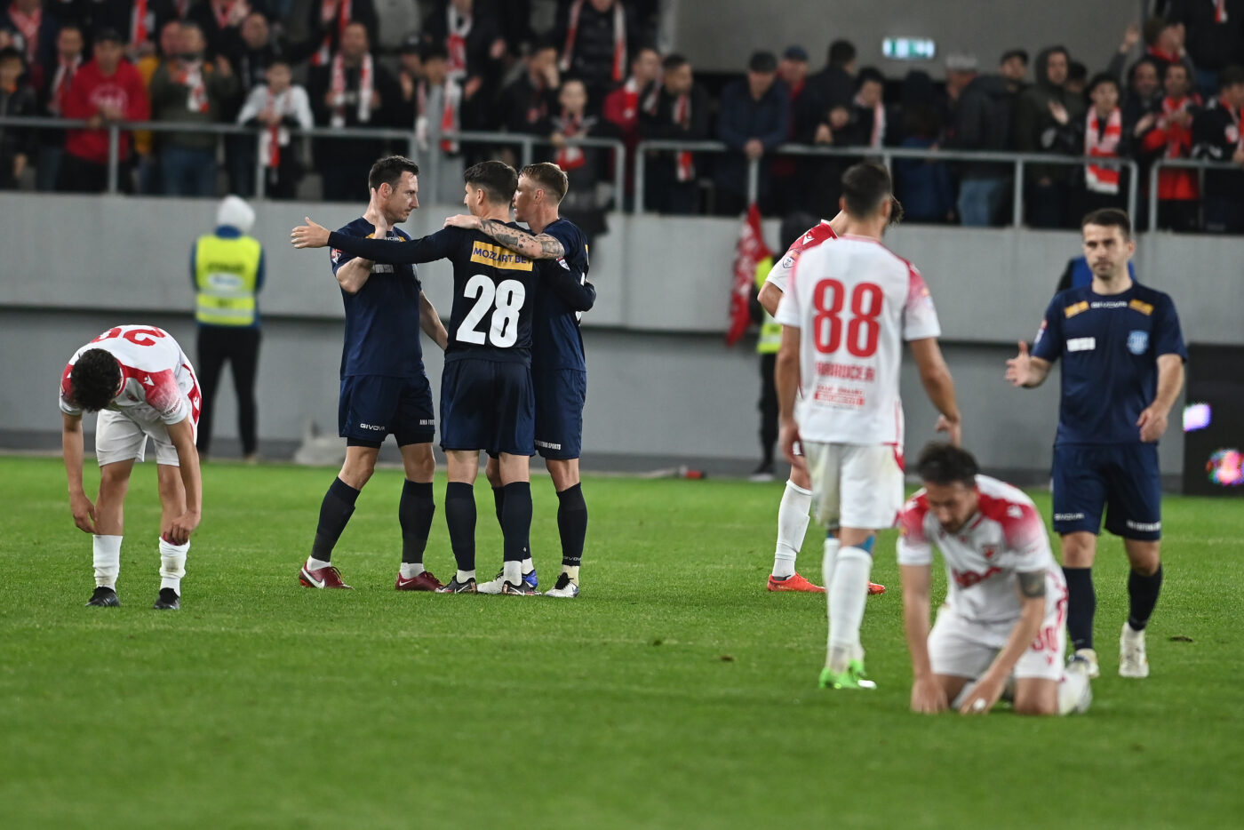 Trei fotbaliști dați afară de clubul din Superliga dintr-un foc! Curățenie în plin campionat