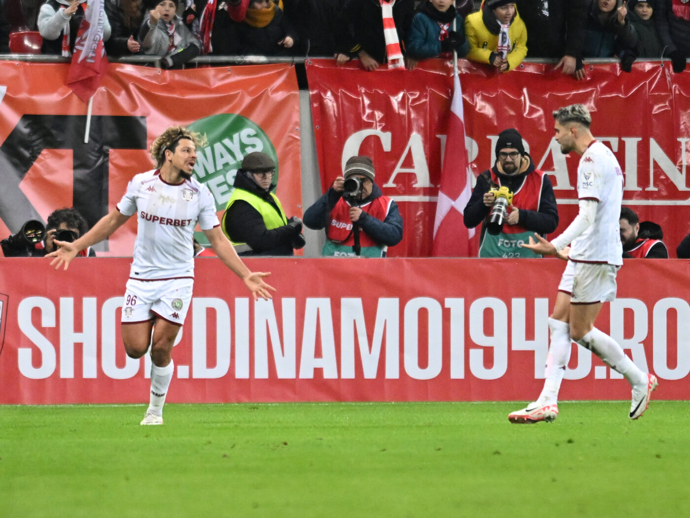 Jayson Papeau recidivează pe Arena Națională! Magicianul din Giulești a răpus-o și pe Dinamo, după ce a înscris și cu FCSB: cum a deschis scorul francezul în derby