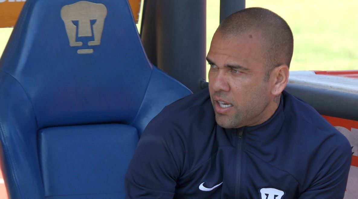 Dani Alves cheamă un martor surpriză în procesul în care e acuzat de viol și în care riscă 9 ani de pușcărie! Se agață de o ultimă șansă pentru a scăpa, după ce a dat până acum 5 versiuni pentru episodul din baia discotecii