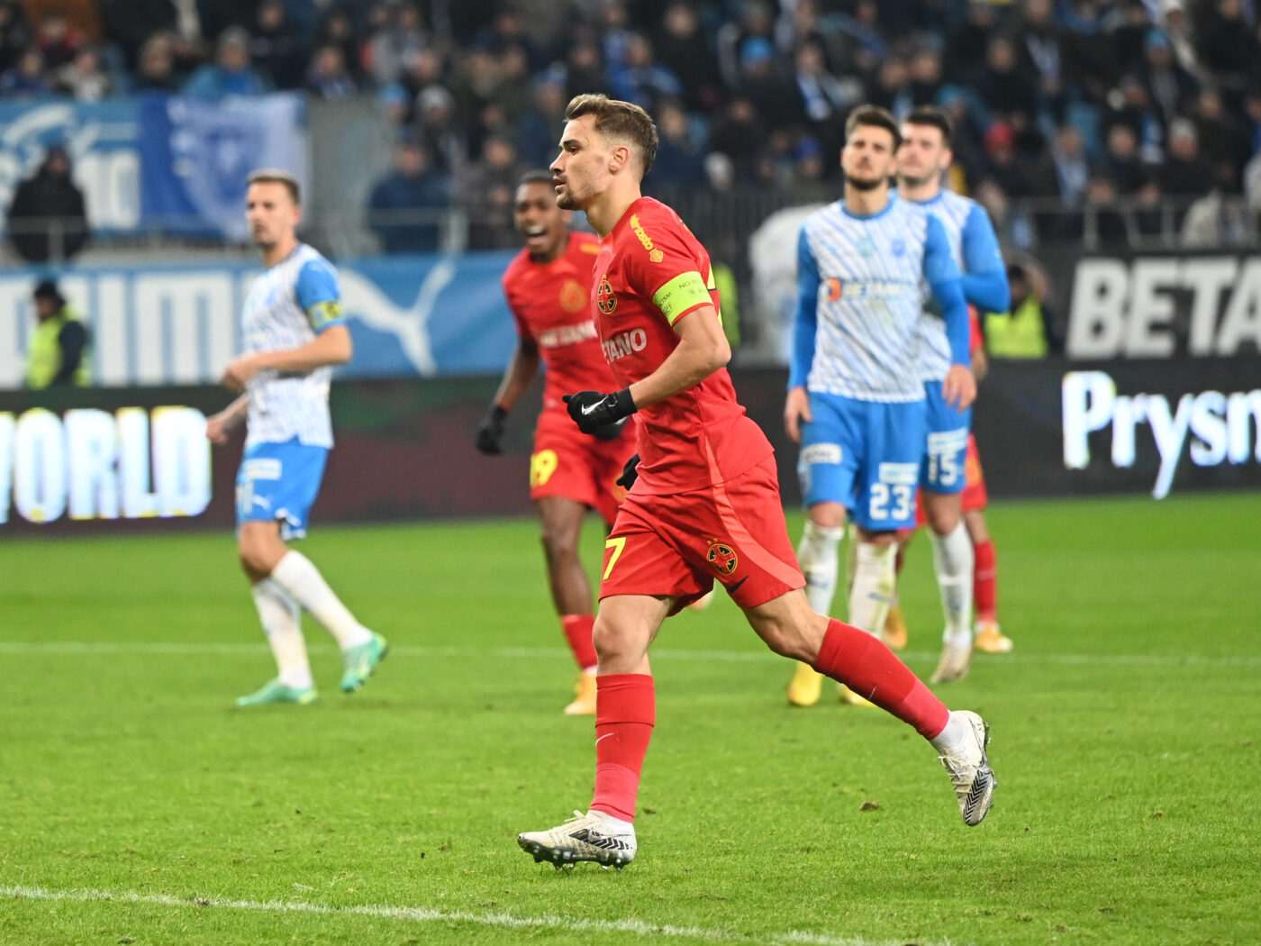 Darius Olaru, furios pe arbitrul Bîrsan, după Universitatea Craiova – FCSB 0-3! L-a certat în fața a sute de mii de telespectatori: „Pe el sunt supărat, nu pe mine!”