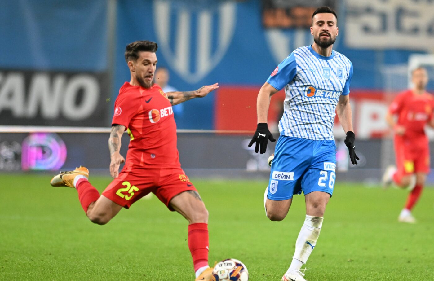 Diana Băluță, prima reacție după ce Alex Băluță, soțul care a înșelat-o, a fost atacat de fanii Universității Craiova la meciul cu FCSB! Emoticonul cu degetul la gură, dedicație pentru ultrașii olteni