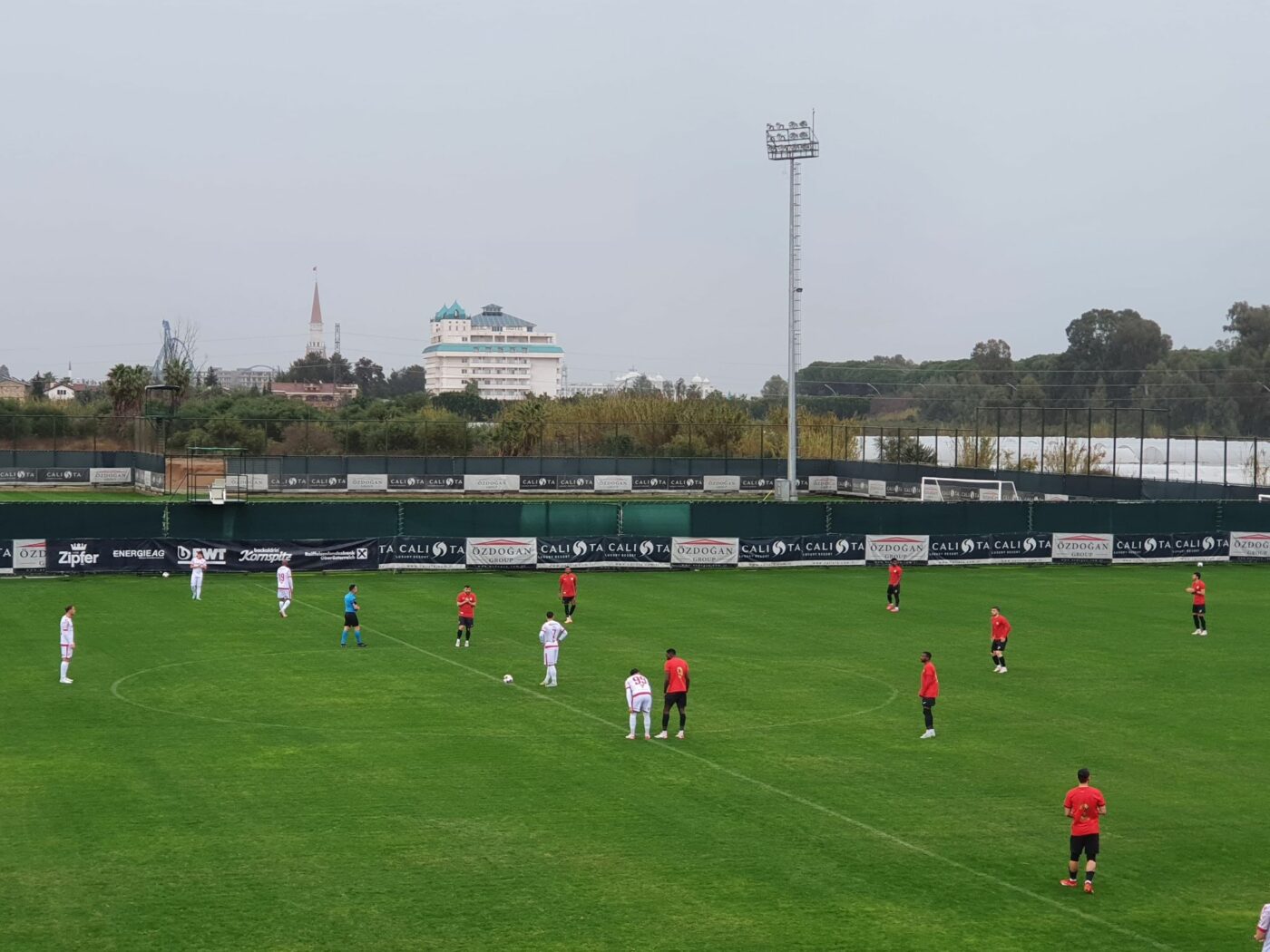 Dinamo a transferat un fotbalist care nu poate să joace: de ce nu a fost în lot Darko Velkovski, singura achiziție a lui Andrei Nicolescu! Cum s-au descurcat „câinii” în amicalul cu Genclerbirligi
