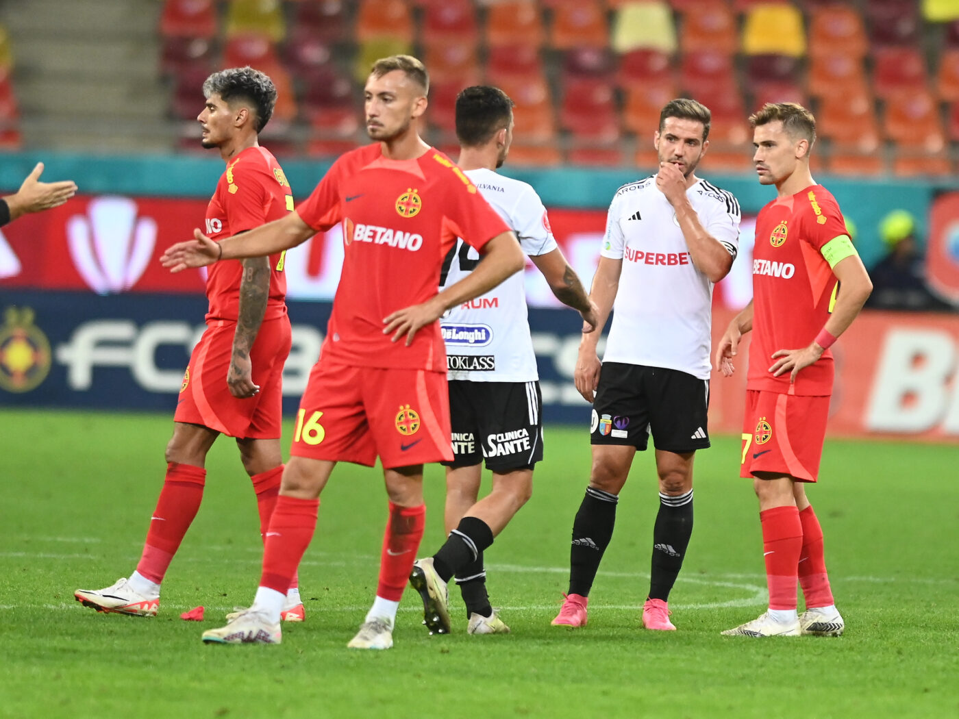 Drama incredibilă prin care a trecut fostul căpitan de la FCSB. „Anxietate, depresie. Luam pastile, dormeam pe teren!”