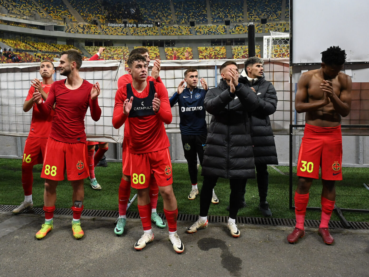 Cei trei fotbaliști care îl storc pe Gigi Becali de bani! Jucătorii refuză să plece de la FCSB: preferă să fie rezerve, dar pe salarii uriașe
