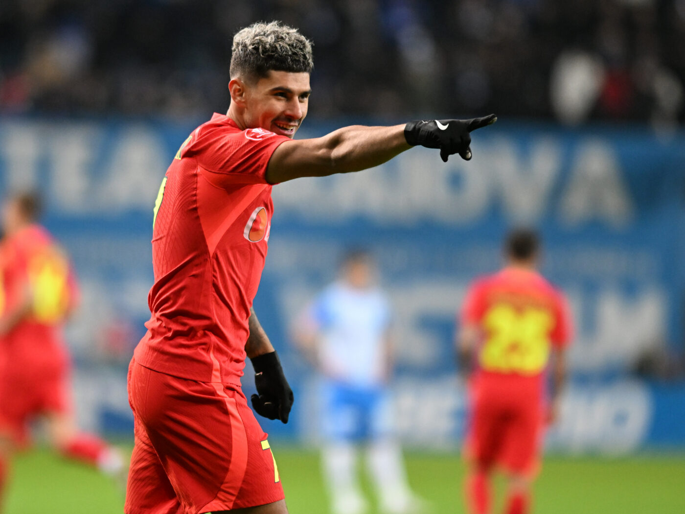 Florinel Coman, discurs imperial după Universitatea Craiova – FCSB 0-3. Cui i-a dedicat golul când a ridicat mâinile spre cer, cum a jucat cu piciorul amorțit și cum l-a alintat în direct, la TV, pe Gică Hagi