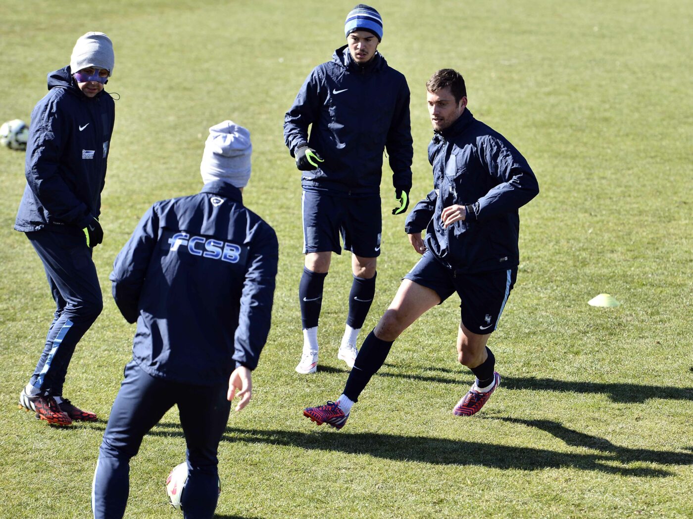 Fotbalistul FCSB a fost lovit cu brutalitate și ochiul său drept a ajuns să stea pe o placă de titan! Dezvăluiri dure despre momentul când rivalul l-a distrus: „Zgârciul de la ochi a fost făcut franjuri! Dacă pui mâna se simt șuruburile”