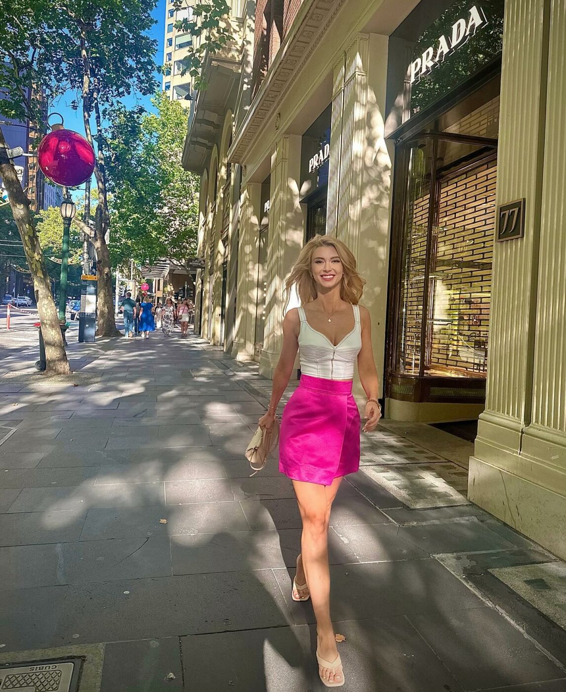 Gafa uriașă pe care Andreea Bălan a făcut-o în timpul plimbării cu iubitul său Victor Cornea! Ce au văzut fanii în imaginile postate de cântăreață