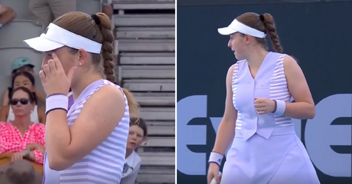Jelena Ostapenko „lovește” din nou, chiar la primul turneu din 2024! Ce echipament neobișnuit poartă letona în noul sezon. FOTO