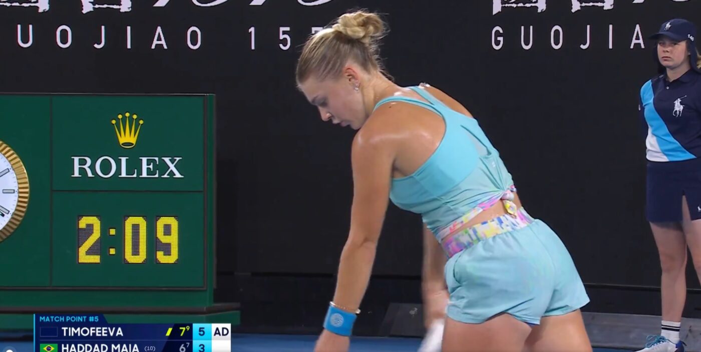 Încă o surpriză care sfidează logica la Australian Open! Sportiva anonimă comparată cu Simona Halep șochează: e în optimi după ce a eliminat-o pe favorita 10. VIDEO
