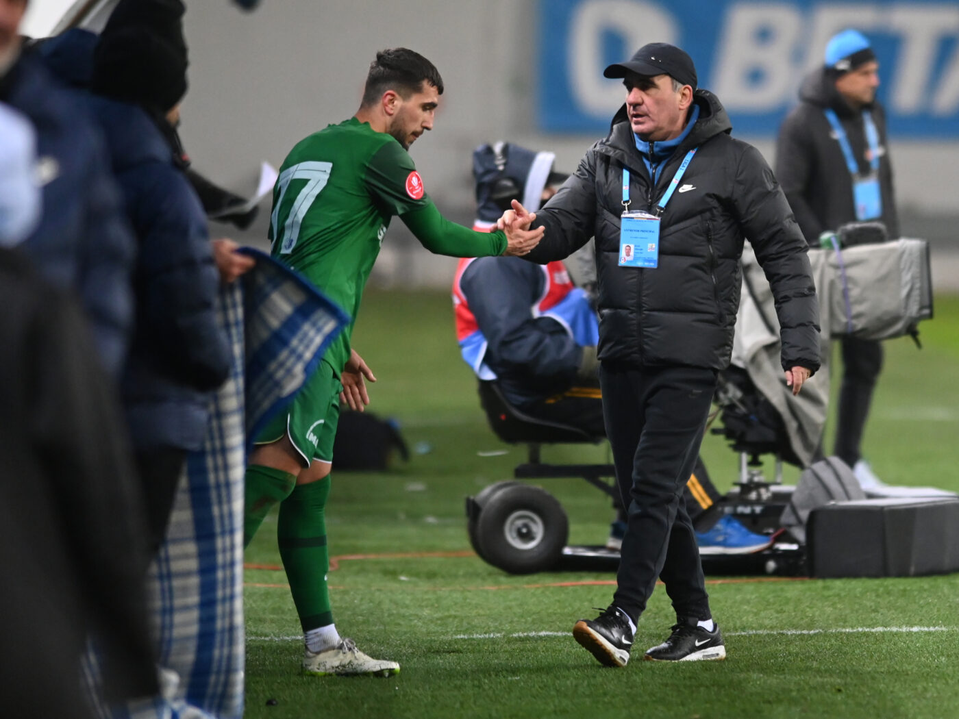 Meme Stoica, șocat după Universitatea Craiova – Farul 1-2. „E o surpriză mai mare decât Botoșani – CFR! E de domeniul fantasticului, nu știu cum face Hagi!”