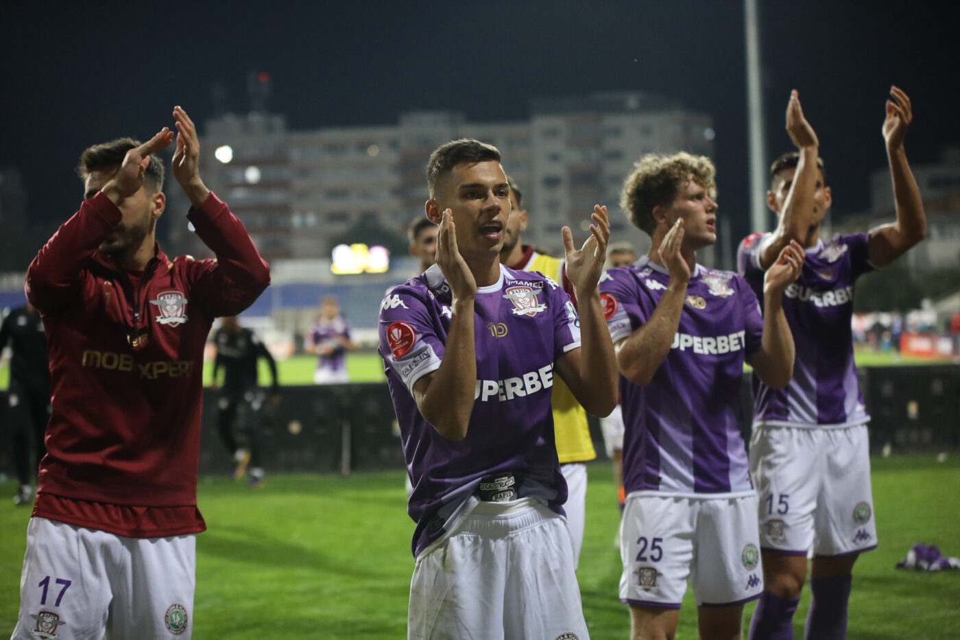 Misterul fotbalistului de la Rapid care e „dispărut” de 5 luni, dar care refuză să se opereze! Unde l-au trimis de urgență șefii din Giulești