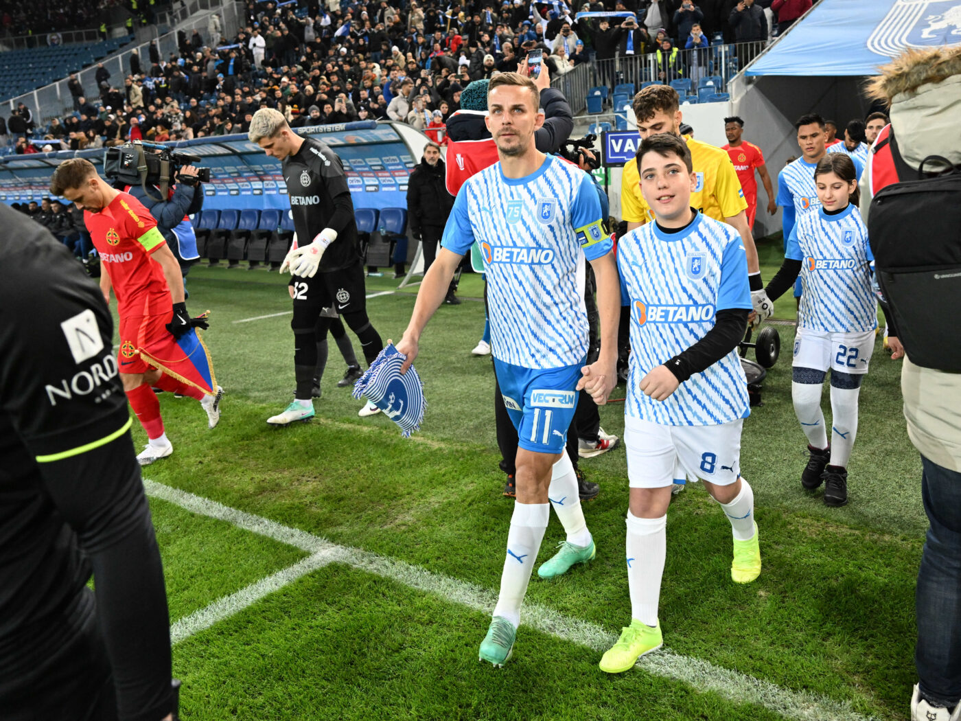 Nicușor Bancu, prima reacție după ce FCSB a umilit-o pe Universitatea Craiova! Pe ce dă vina căpitanul oltenilor și mesajul pentru fani: „Mi-e teamă că nu prindem play-off-ul”