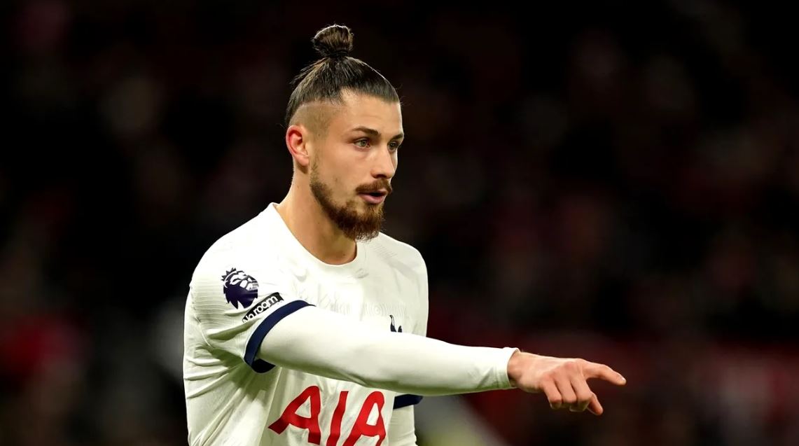 Prima imagine pe care Radu Drăgușin a distribuit-o pe Instagram, la scurt timp după debutul din meciul Manchester United – Tottenham 2-2!