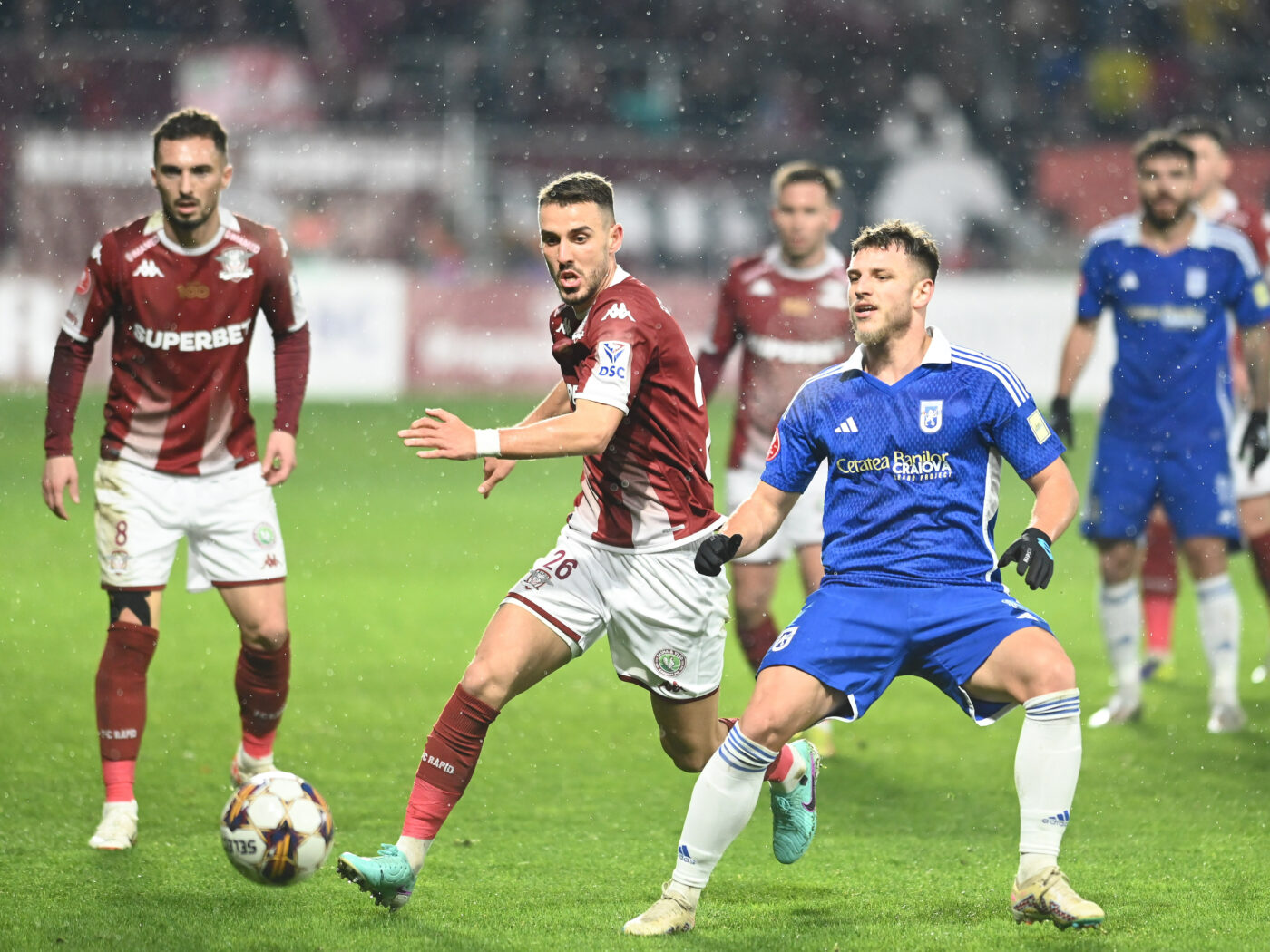 Seară de coșmar pentru Rapid! Răzvan Oaidă ia cartonașul roșu și îi dă șansa FCSB-ului să se distanțeze la 7 puncte, după ce giuleștenii au cerut fault la Rrahmani