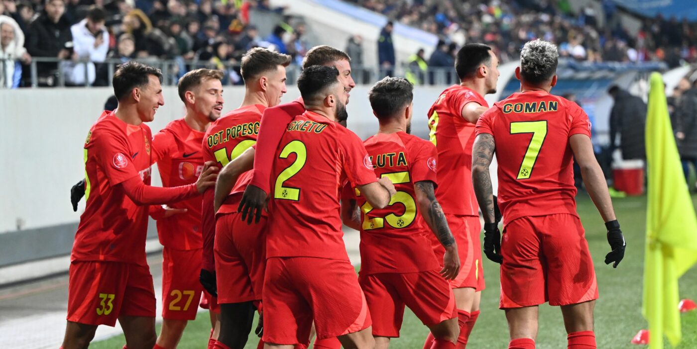 Sărbătoare ca la titlu pentru FCSB, după victoria colosală din deplasarea cu Universitatea Craiova! Fotbaliștii au urcat în tribune pentru a sărbători cu fanii: imaginile momentului în Superliga