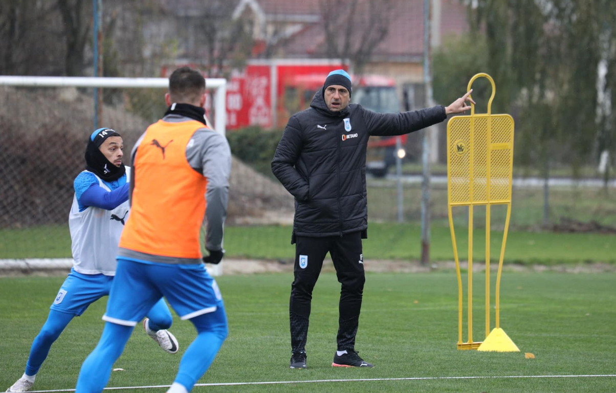 Alertă pentru fotbaliștii de la Universitatea Craiova! Anunțul lui Ivaylo Petev înainte de meciul cu Farul Constanța: „I-am adus să fie titulari”