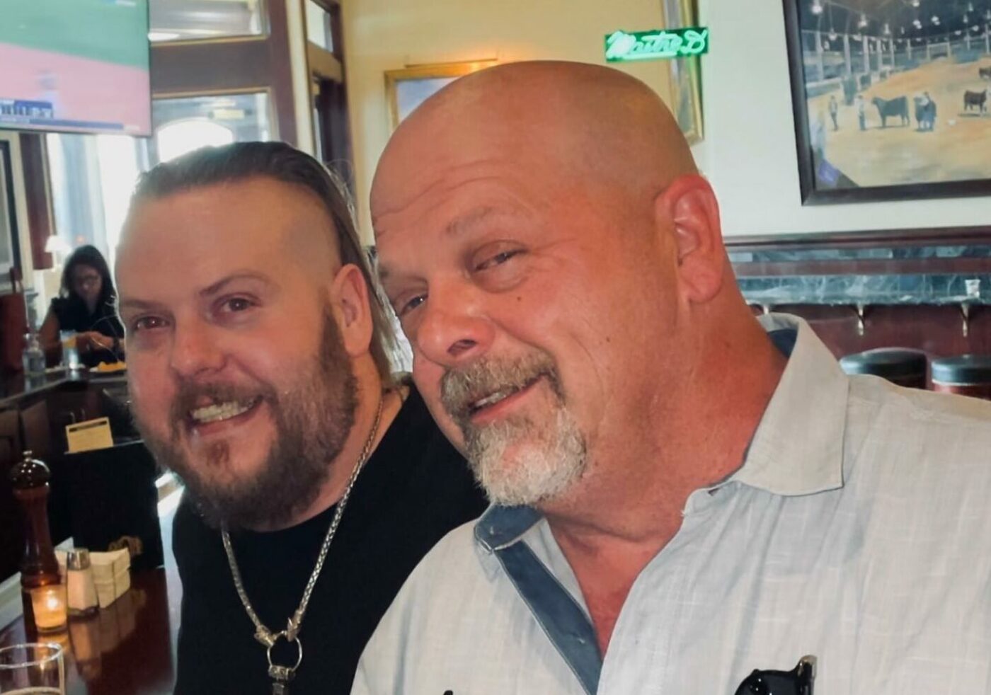Tragedia lui Rick Harrison, de la „Așii Amanetului”, cel mai cunoscut colecționar de obiecte scumpe ale sportivilor de legendă! Fiul său de 39 de ani a murit din cauza unei supradoze!