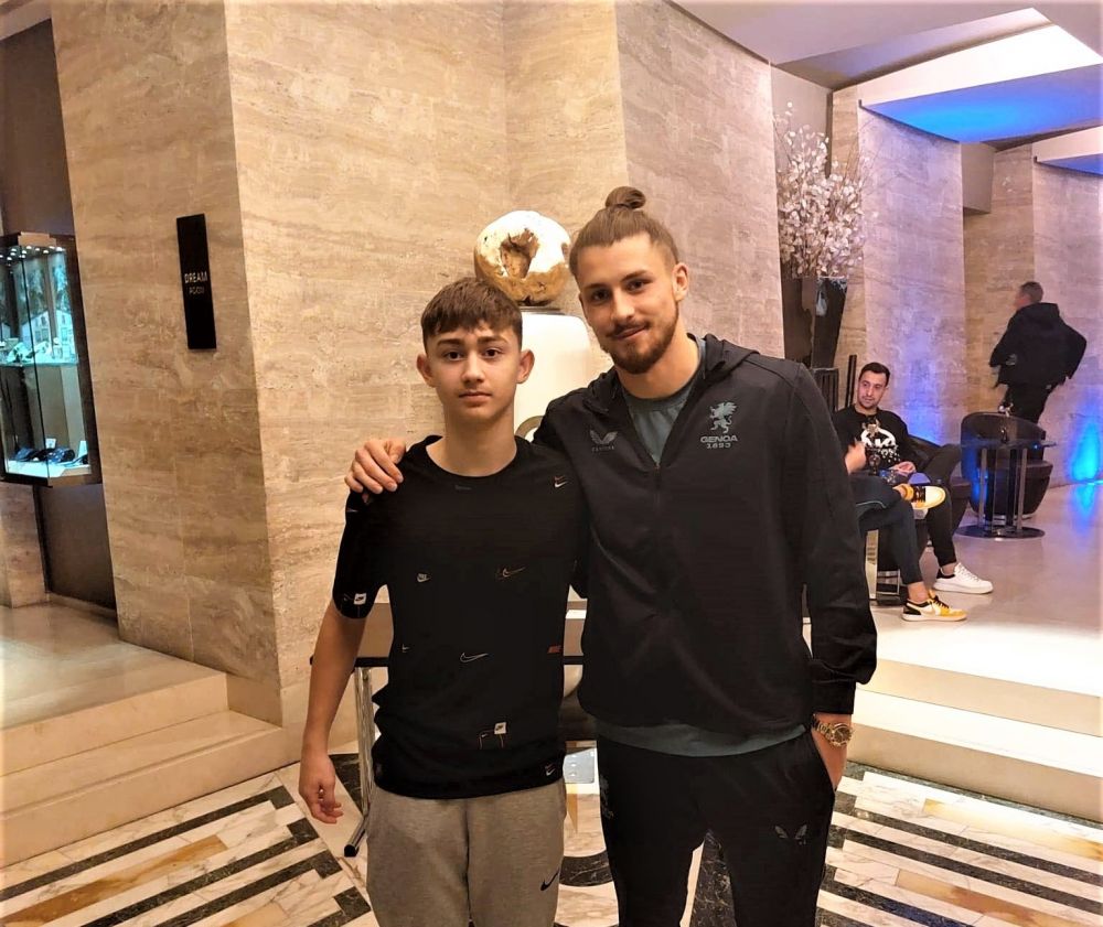 Transferul bombă al românului la AS Roma, confirmat de tatăl fotbalistului! „Când l-au văzut, au zis că e incredibil”. Când se va lua decizia finală
