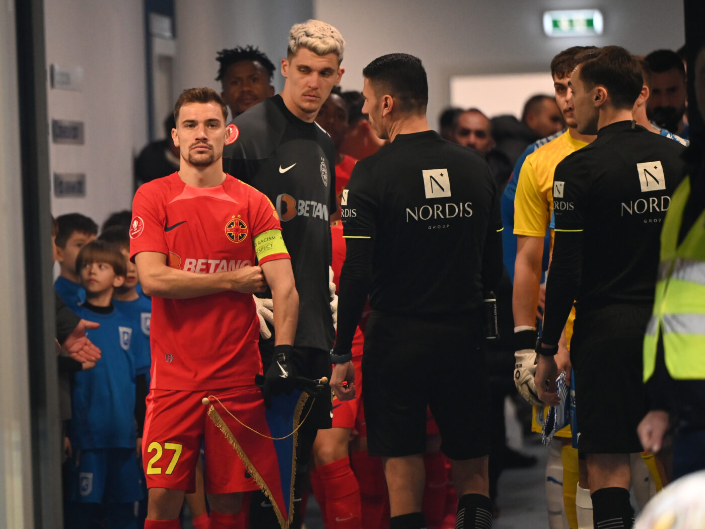 Fostul arbitru FIFA, verdict despre faza care a dinamitat derby-ul Universitatea Craiova – FCSB: „Am văzut reluările! Meciul a fost echilibrat până atunci”. VIDEO
