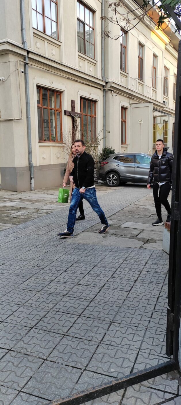 Zeljko Kopic pare că a ajuns la concluzia amară: doar Dumnezeu îi mai poate salva pe „câini” de la retrogradare. Unde a fost surprins antrenorul lui Dinamo. FOTO EXCLUSIV