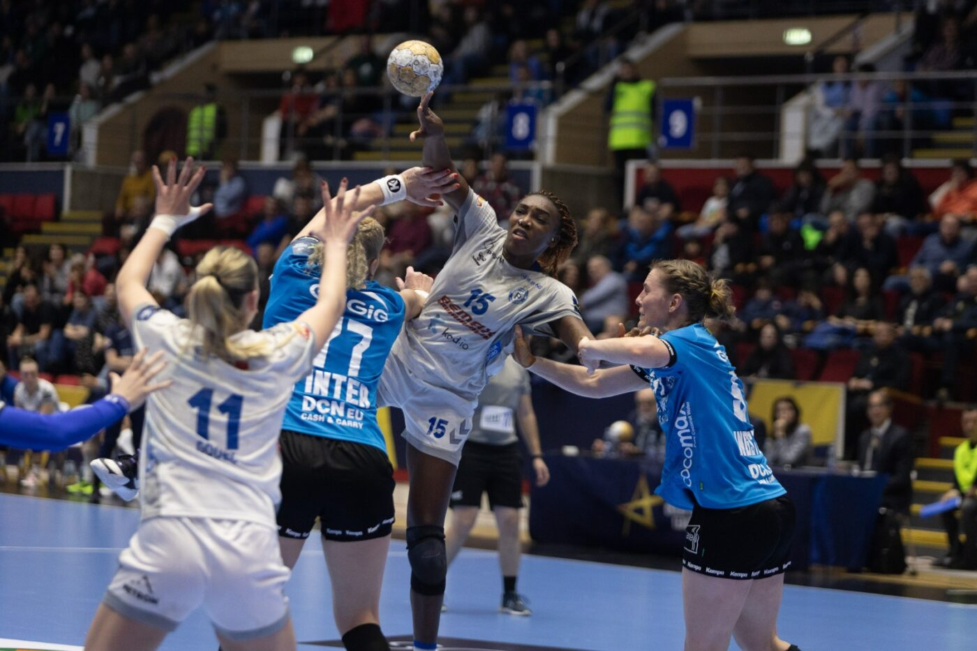 CSM București, record de goluri în Liga Campionilor la handbal feminin! Echipa lui Adi Vasile, distracție cu Buducnost Podgorica. GALERIE FOTO