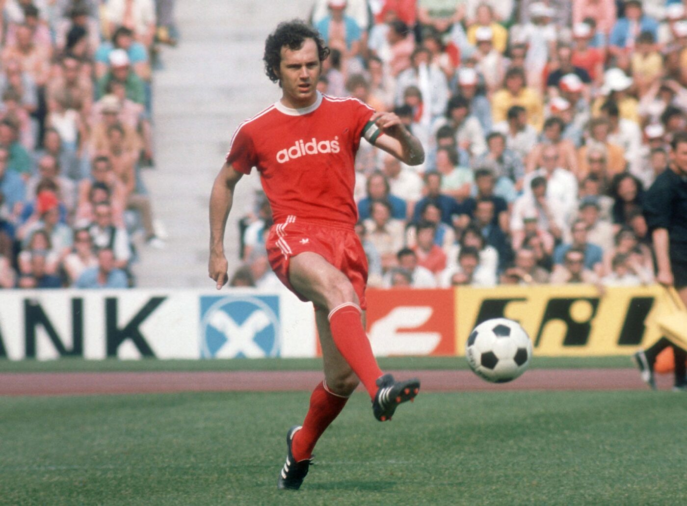 Ce a putut face soacra unui fotbalist român cu tricoul primit de la uriașul Franz Beckenbauer!