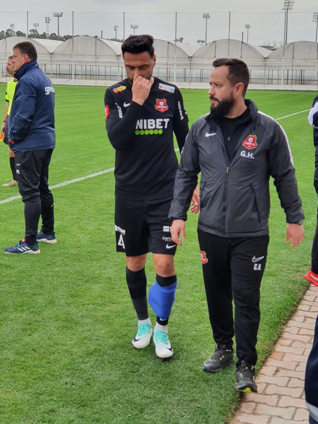 Ionuț Stoica a părăsit terenul accidentat în amicalul FC Hermannstadt - FC Winterthur 2-4. FOTO EXCLUSIV ProSport
