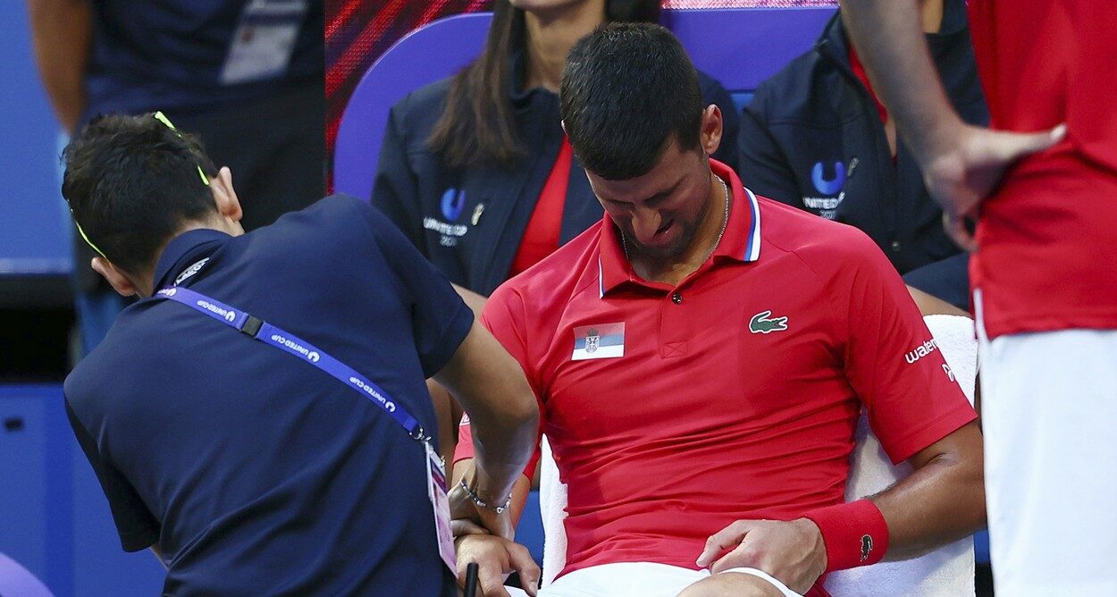 Coșmar pentru Novak Djokovic înainte de Australian Open! Liderul mondial s-a accidentat dintr-un motiv de necrezut și a pierdut meciul de la United Cup. FOTO